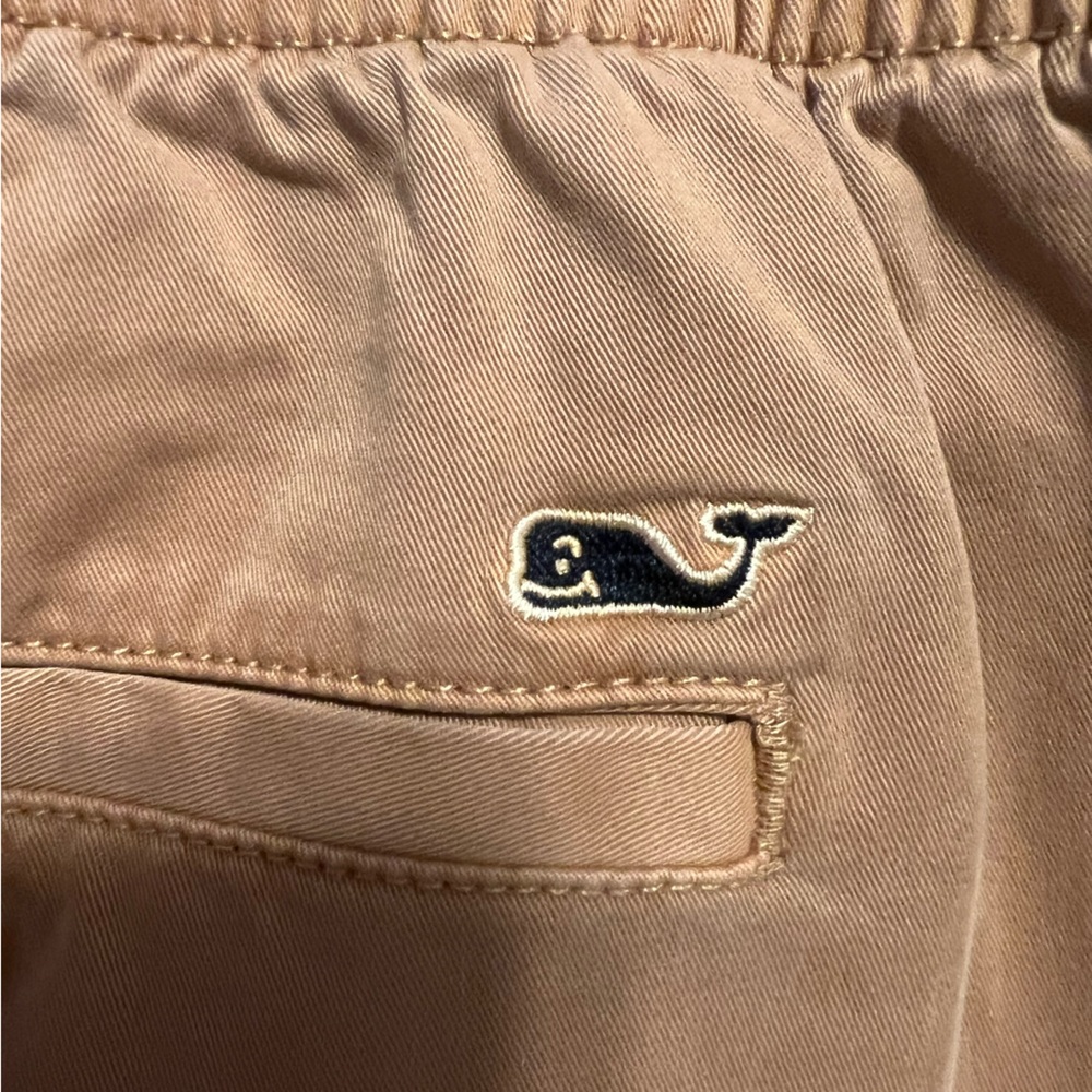 Vineyard Vines NWT khaki shorts - Picture 4 of 8